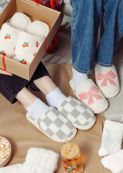 Cozy Checkered Slippers - Grey